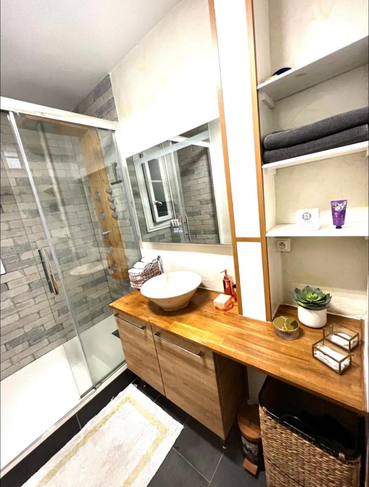 Modern 2 Bedroom Apartment Near Paris Metro, Giant Flat Screen Tv 85 Inches, Balcony, Free Parking Ivry-sur-Seine Exterior photo