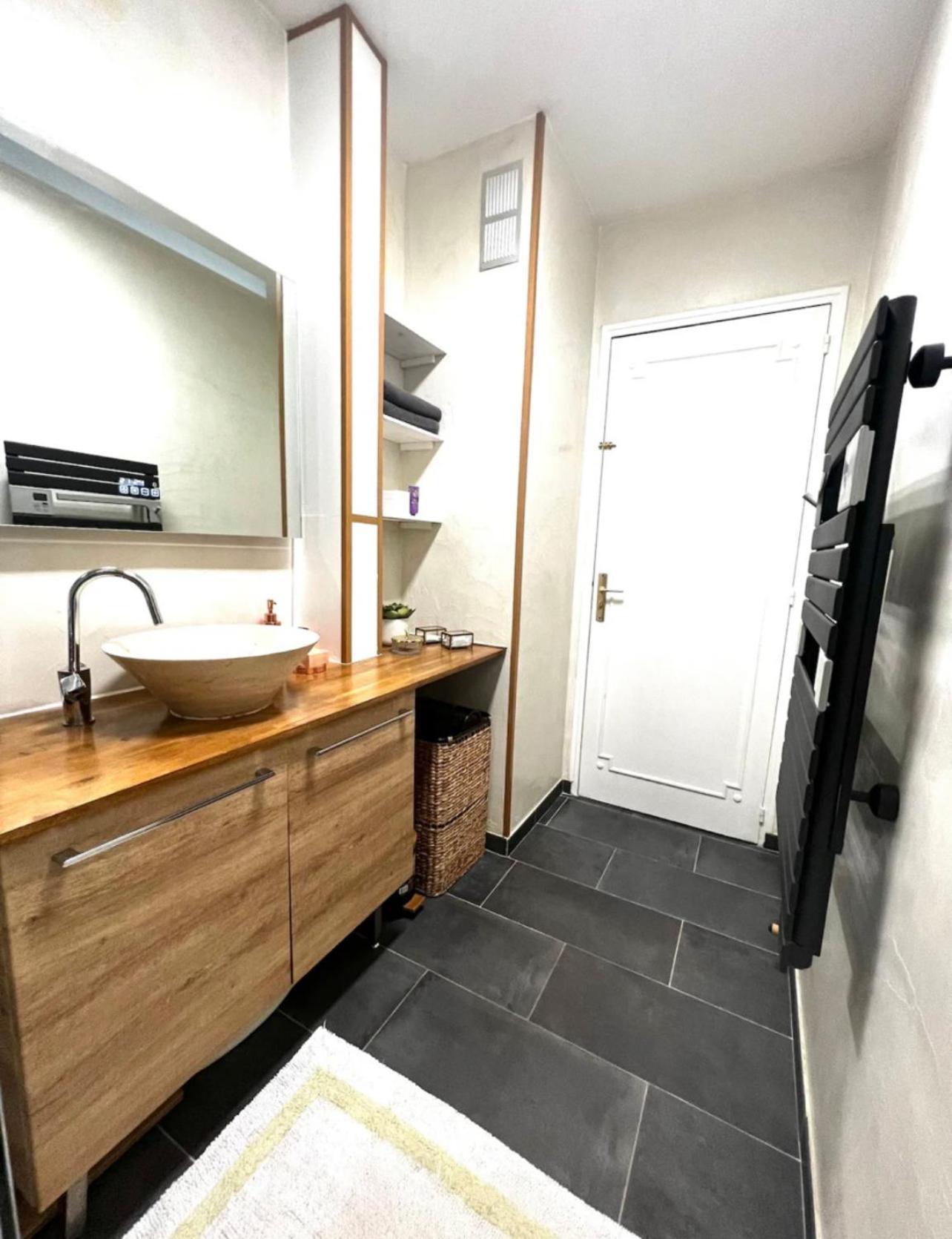 Modern 2 Bedroom Apartment Near Paris Metro, Giant Flat Screen Tv 85 Inches, Balcony, Free Parking Ivry-sur-Seine Exterior photo